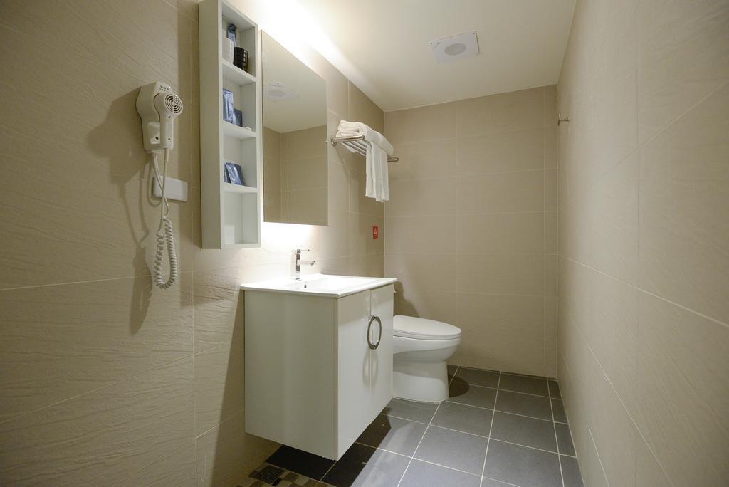 Golden Pacific Hotel Taichung Exterior photo