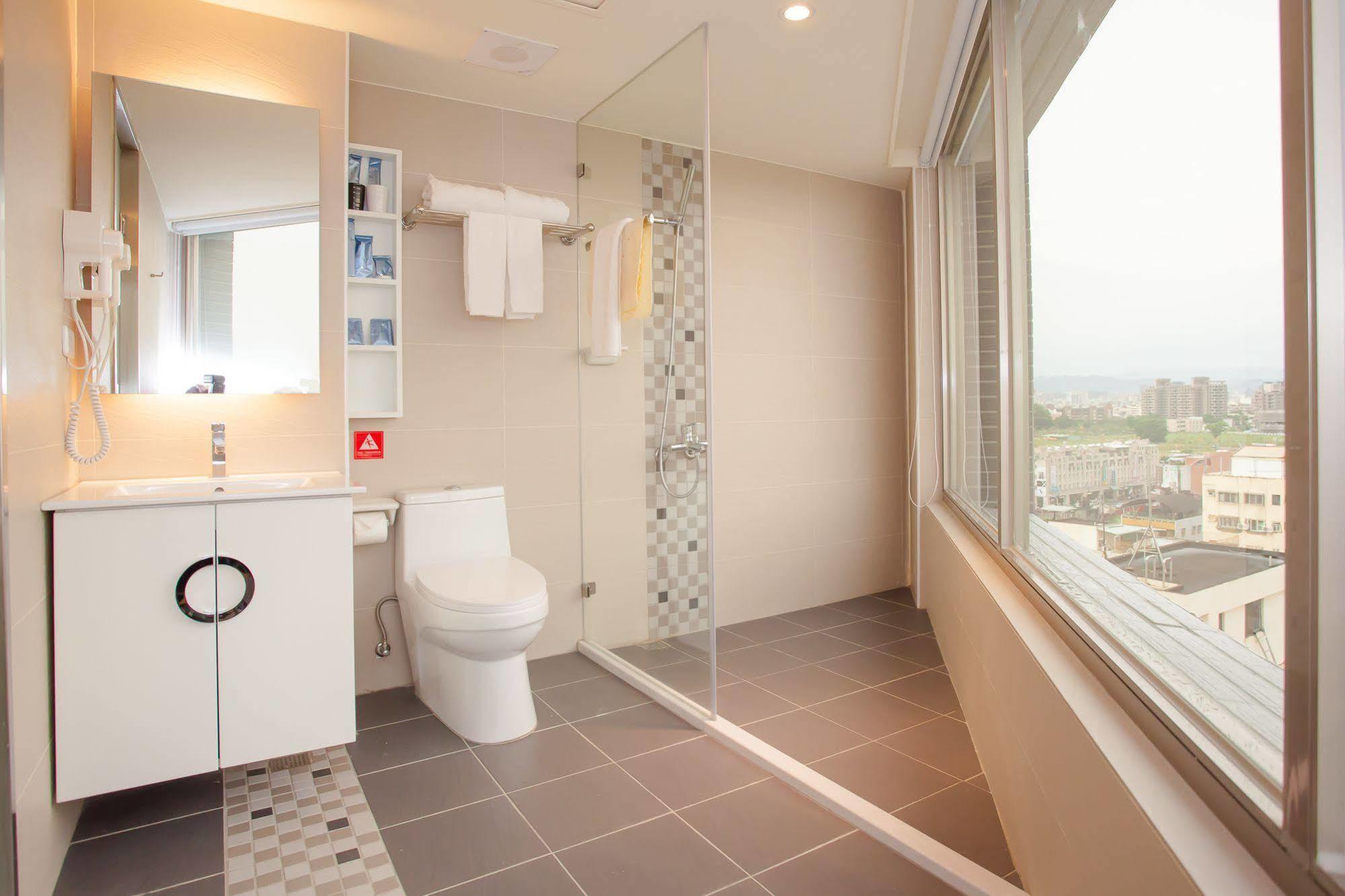 Golden Pacific Hotel Taichung Exterior photo