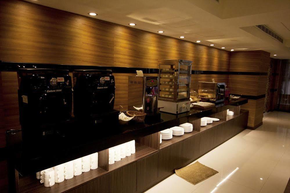 Golden Pacific Hotel Taichung Exterior photo